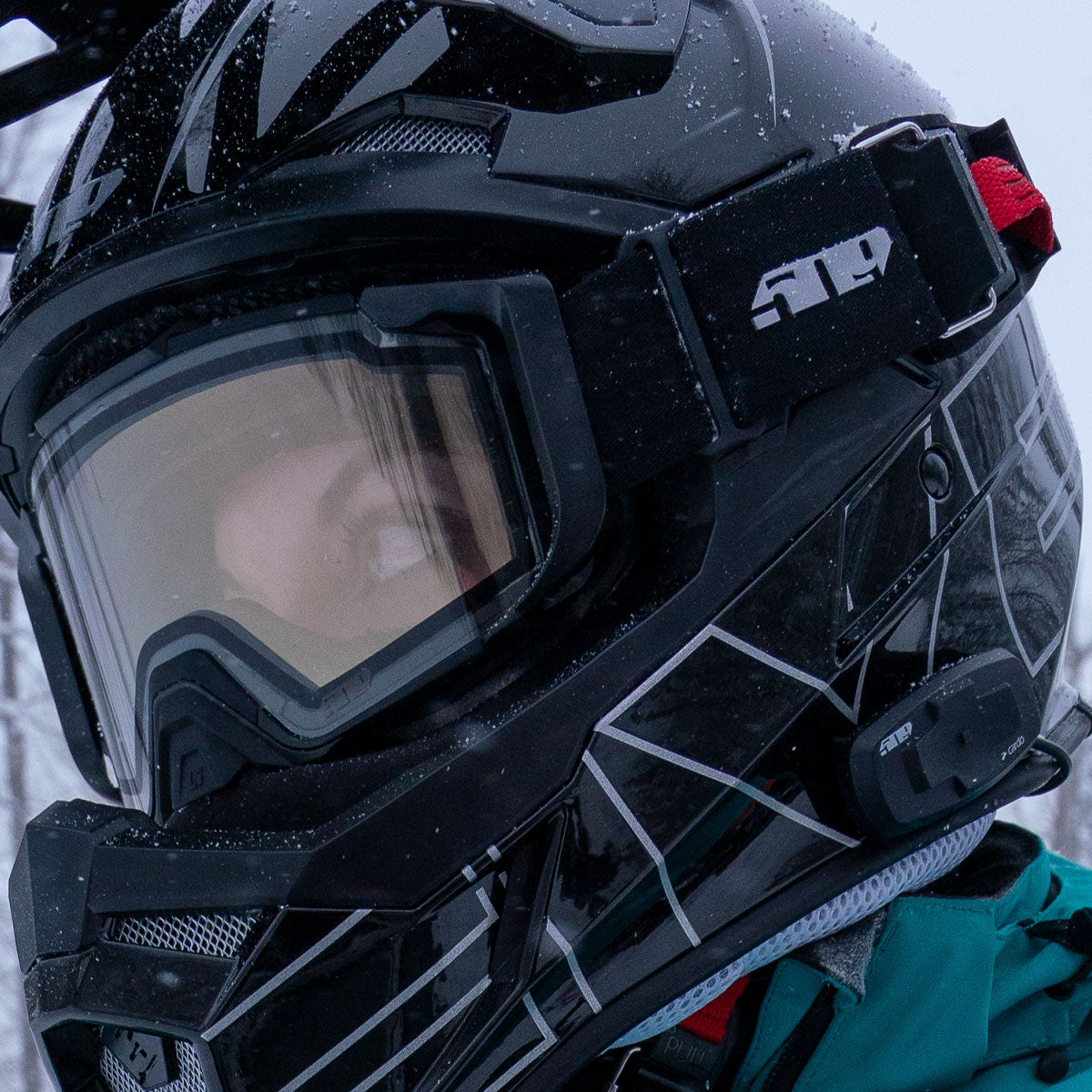  
Built-in L6 Ignite Goggle
