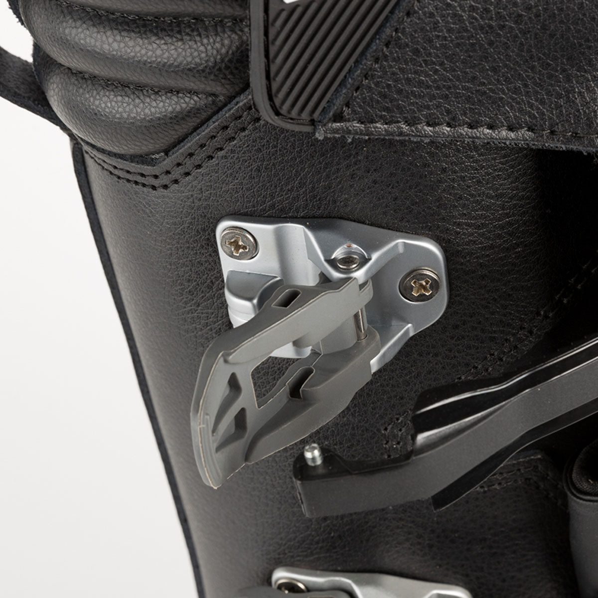   Efficient Three-Buckle Closure